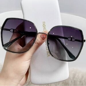 Women's Gradient Black Sunglasses